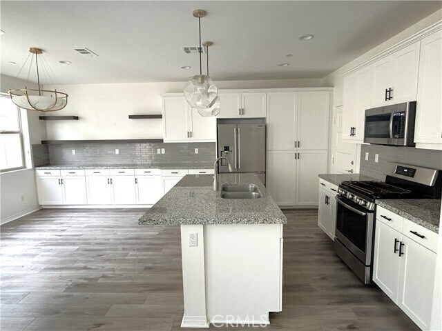 Foto del edificio - 4170 Powell Wy