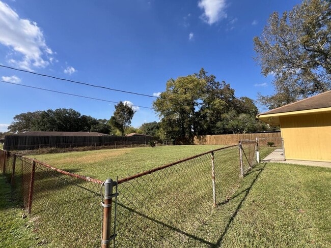 Foto del edificio - Charming 3-Bed + Office/Flex in Establishe...