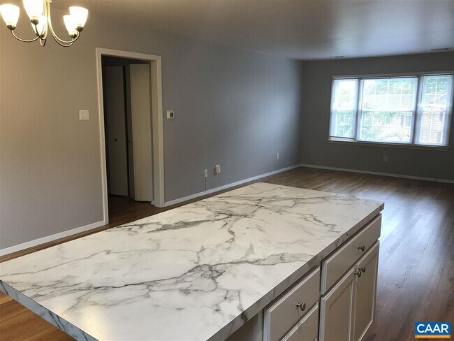 Building Photo - 142 Hessian Hills Cir