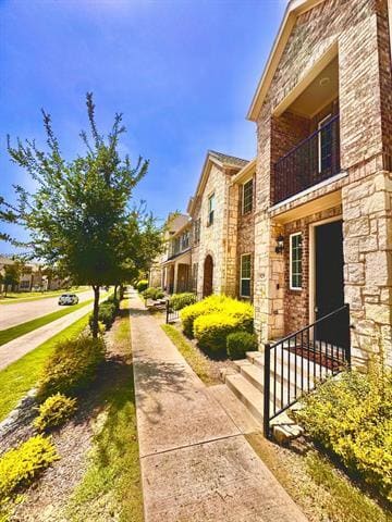Building Photo - 925 Utica Dr