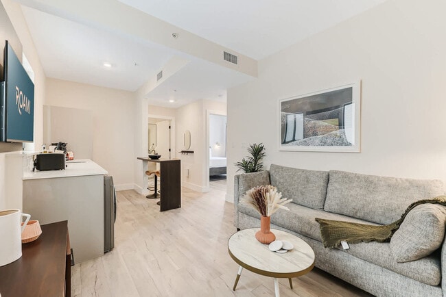 Building Photo - 3031 NE 4th Ave