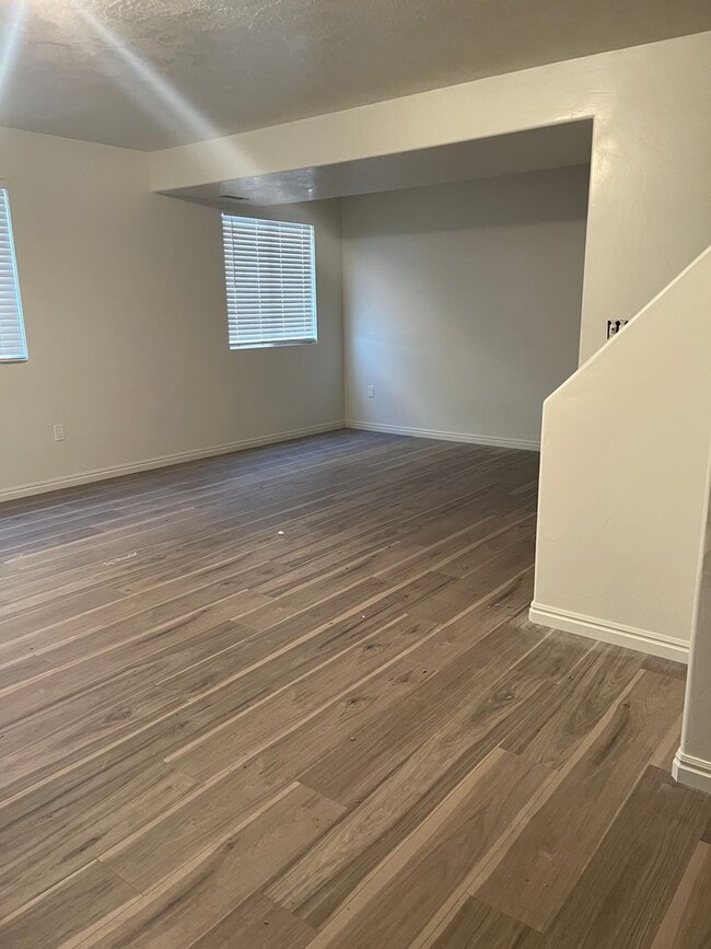 Building Photo - 3 Bed 2.5 Bath in Vernal!!