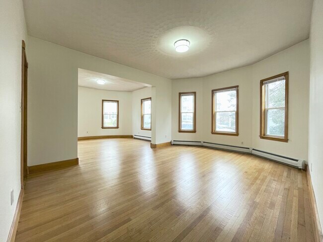 Building Photo - 18 Ames St