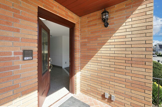 Foto del edificio - 2413 Hammett Ave