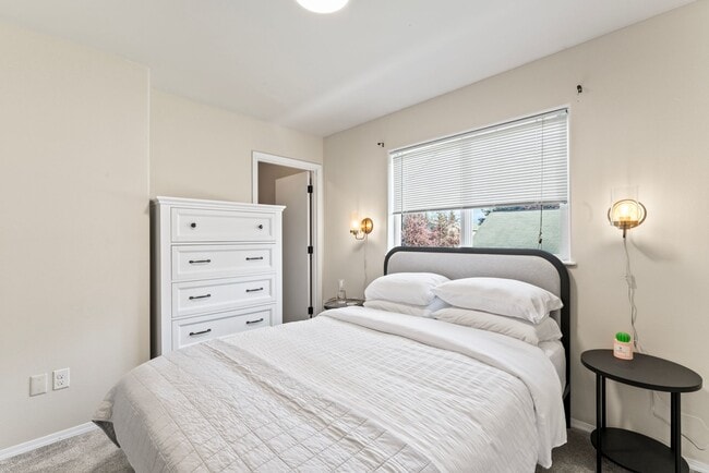 Building Photo - 9101 Lakehurst Dr