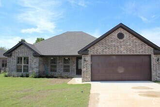 Building Photo - 154 CR 416