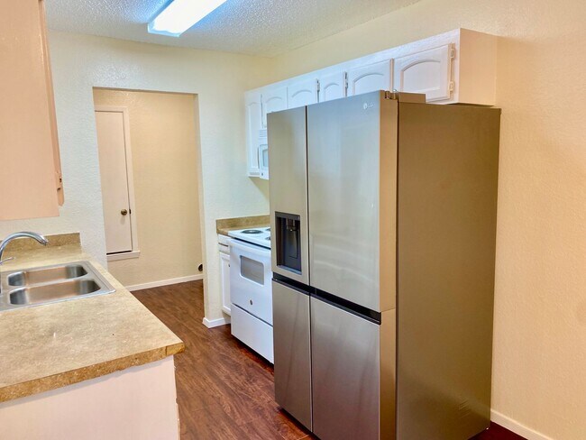 Building Photo - Remodeled Duplex by Historic Square