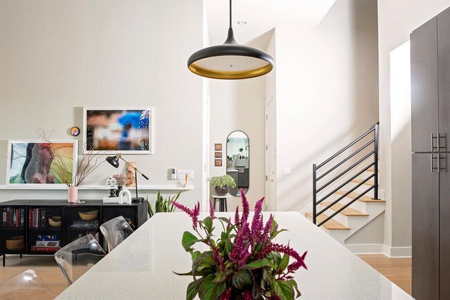 Foto del edificio - 6117 Toscana Ave