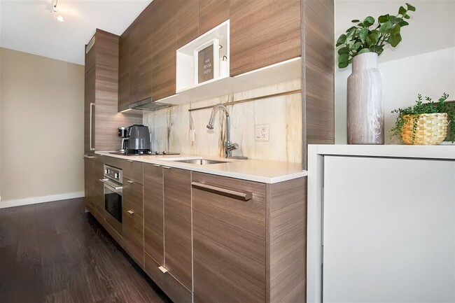 Building Photo - 13398 104 Av