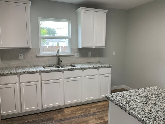 Foto del edificio - 2 br, 1 bath House - 610 Caddo Street