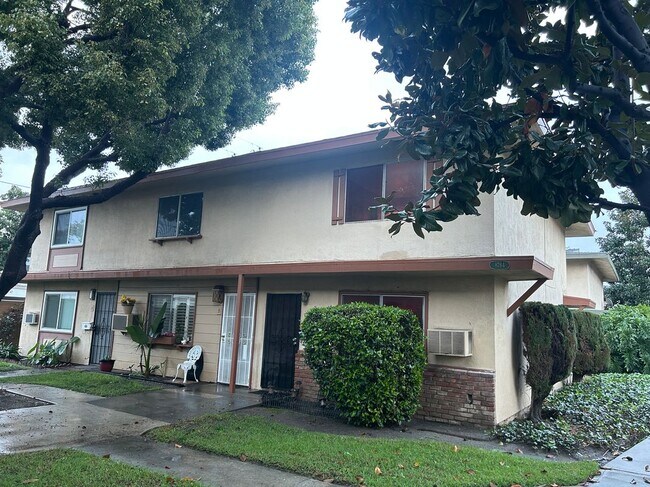 Foto del edificio - 8784 Valley View St