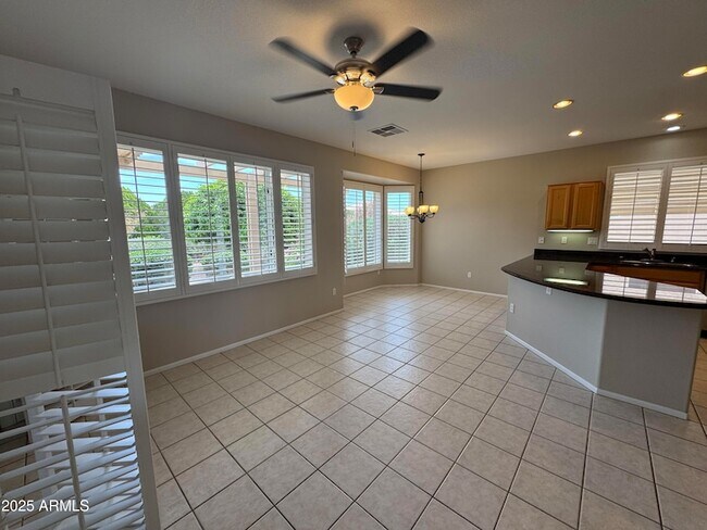 Foto del edificio - 22107 N Veterans Dr