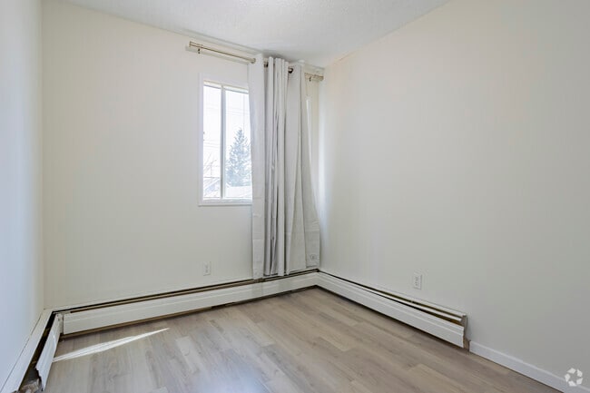 2BR, 1BA - 700SF - Glenbow Manor Apartments