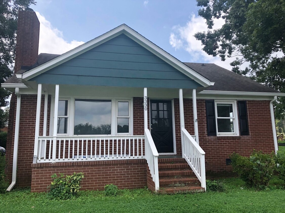 Primary Photo - Updated Home Close to Battleground!