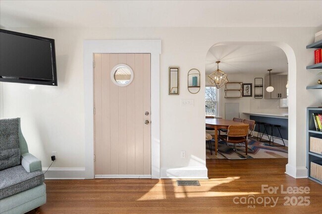 Foto del edificio - 5712 Oak Dr