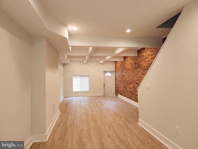 Building Photo - 509 N Linwood Ave