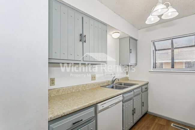 Building Photo - 9208 E Bedell St