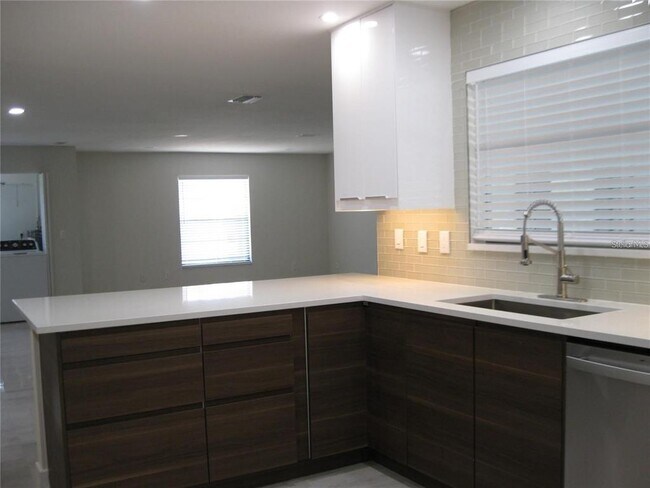 Foto del edificio - 1208 76th St NW