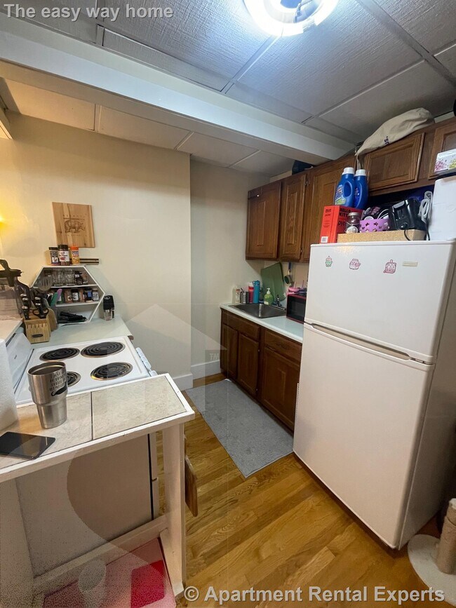 Foto del edificio - SPRING HILL/DAVIS SQ 1BR ** HWD FLOORS ** ...