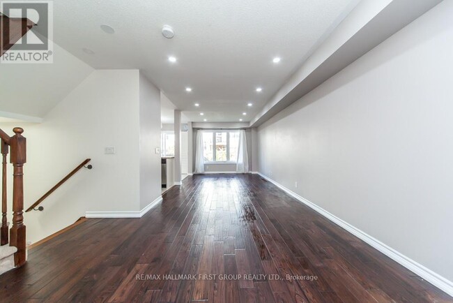 Photo du bâtiment - 98 Symington Ave