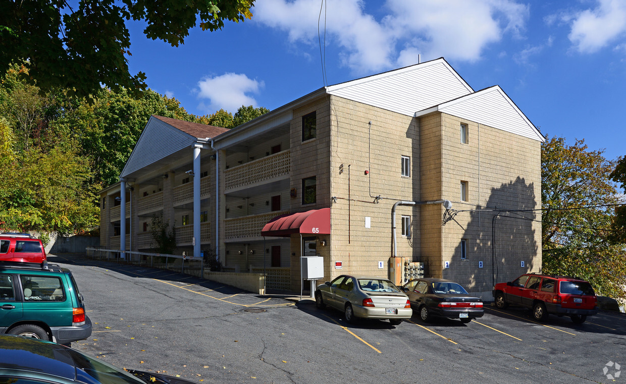 Primary Photo - Newark Apartments