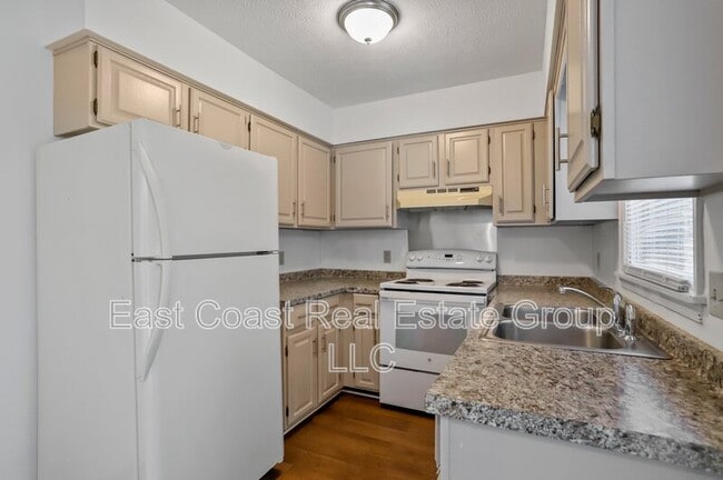 Building Photo - 131 Biser St