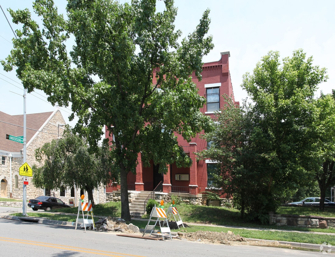 Building Photo - 301 Benton Blvd