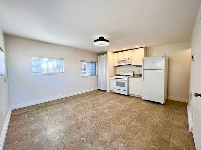 Building Photo - Studio in North Park - Freshly Painted, Co...