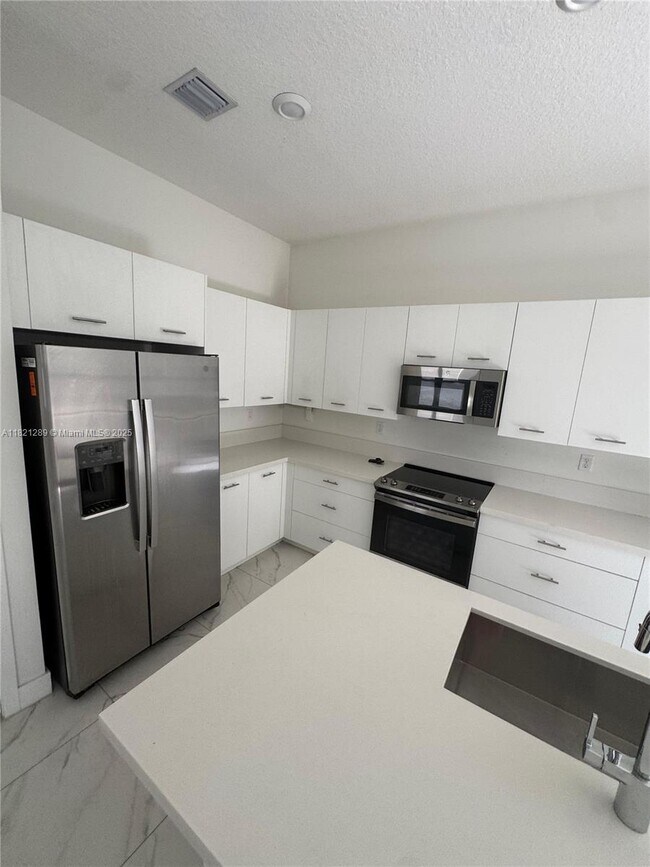 Foto del edificio - 4481 SW 173rd Ave