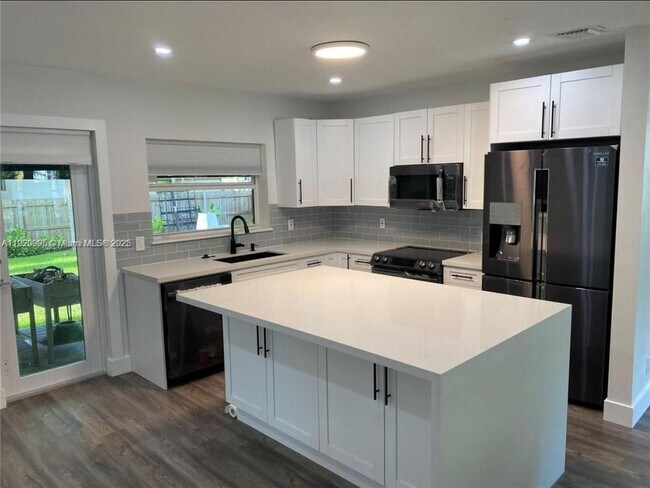 Foto del edificio - 6327 SW 44th St