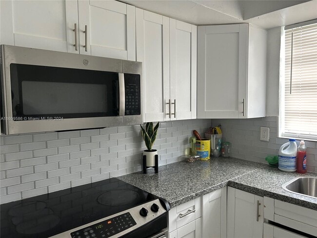Foto del edificio - 1350 NE 119th St