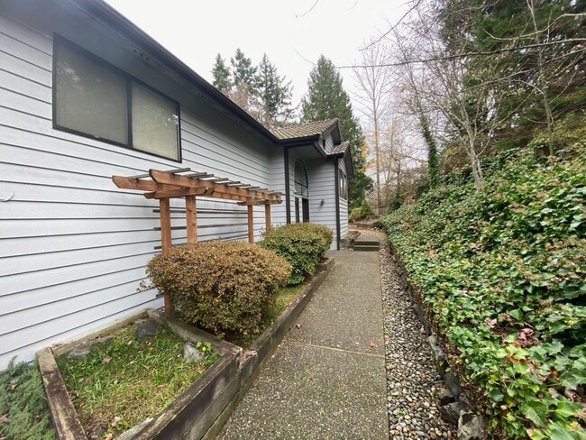 Building Photo - Beautiful Spacious Home in Mukilteo