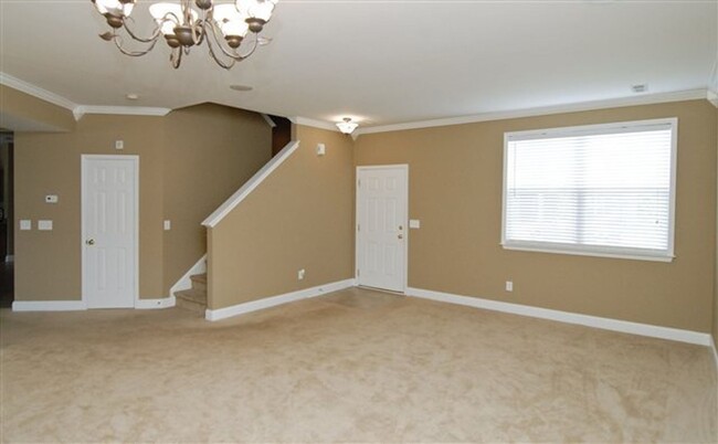 Foto del edificio - Large 4BR/3BA Available May 15th