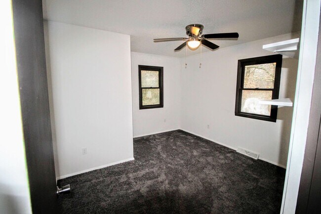 Building Photo - Fenced home