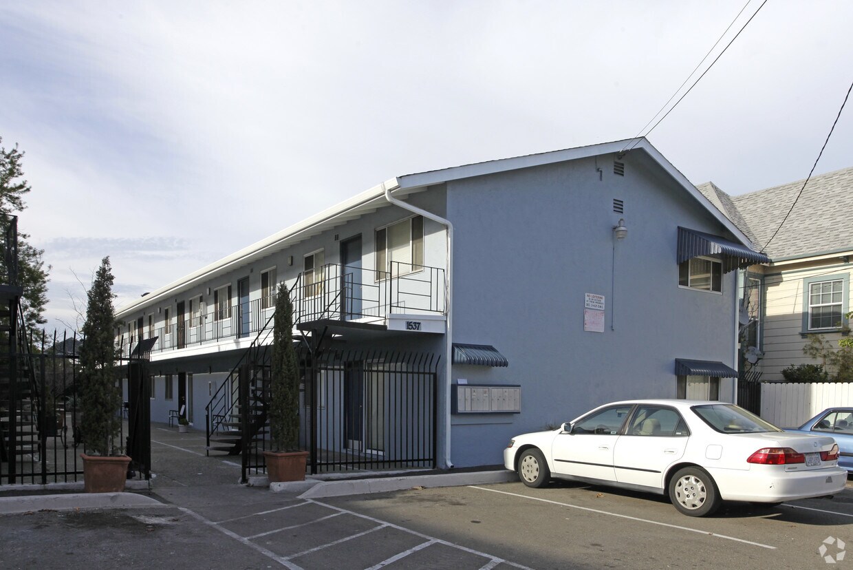 Foto principal - 1537 8th Ave