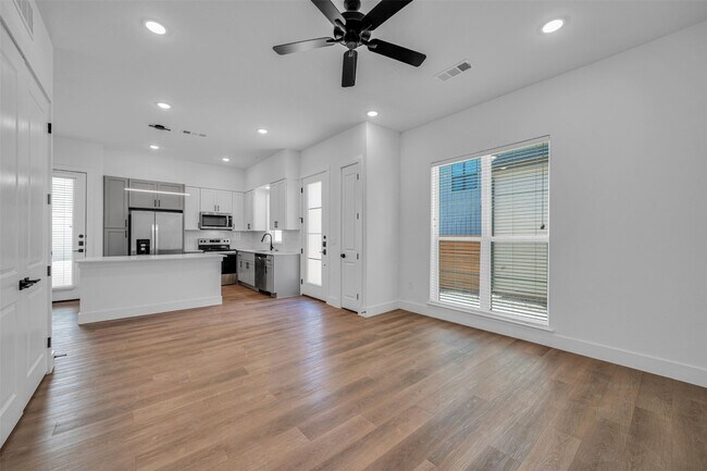 Building Photo - 1601 Mustang Dr
