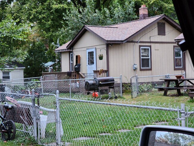 Back - 133 Danforth St