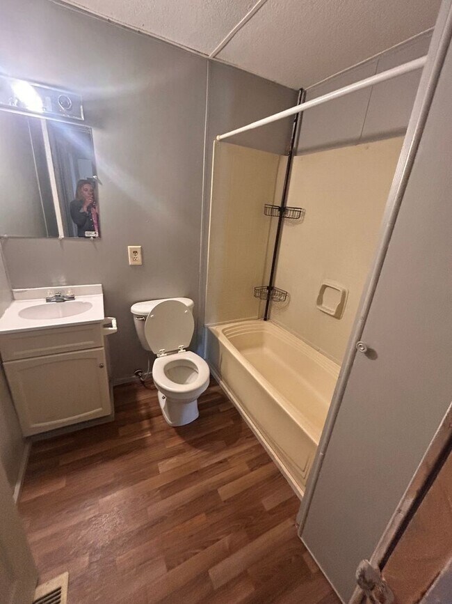 Foto del edificio - 2 bed 1 bath duplex apartment in Bunker Hill Mobile Home Community