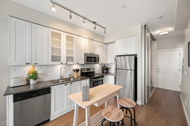 Photo du bâtiment - 516 Gladwin Rd