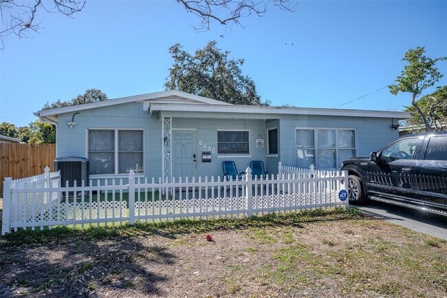 Foto del edificio - 6480 34th Terrace N