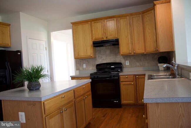 Building Photo - 42038 Cherish Ct