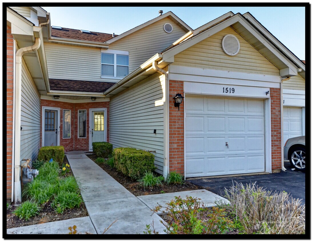 1519 Lake Dr, Darien, IL 60561 Townhome Rentals in Darien IL