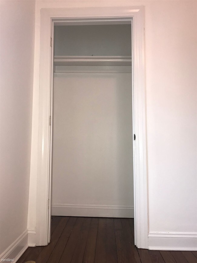 Foto del edificio - 2 br, 1 bath Duplex - 13 E Walnut St