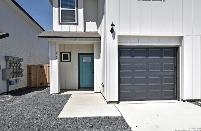 Foto del edificio - 11327 Clearmine St