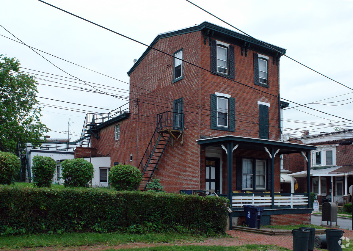 Primary Photo - 237 E Wood St