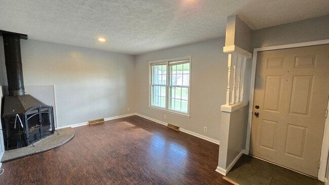 Building Photo - Charming 3-Bedroom Home With Modern Upgrades & a Huge Backyard