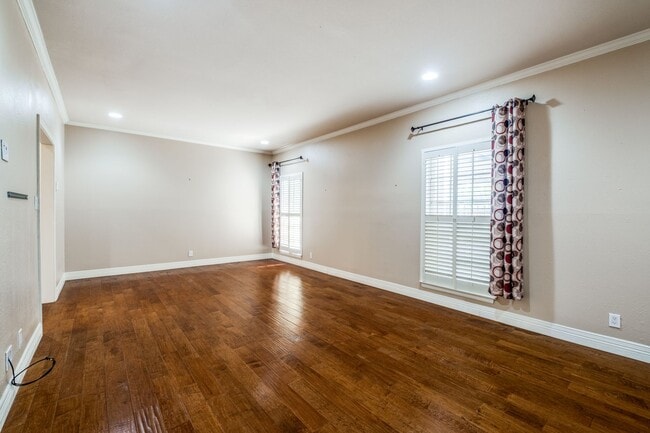 Foto del edificio - 3-BEDROOM TOWNHOME IN DIJON NORTH, ALAMO HEIGHTS