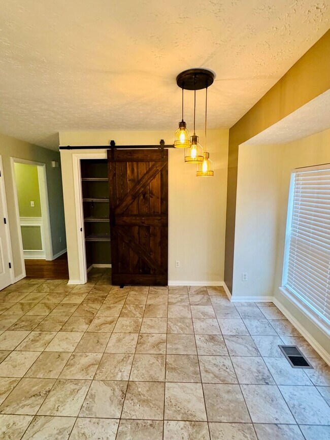 Foto del edificio - Beautiful spacious 4 bed 4 bath Family Home