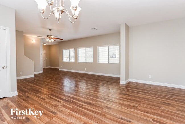 Foto del edificio - 9193 Wild Briar Ln
