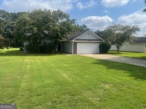 Building Photo - 1507 Cardinal Ln